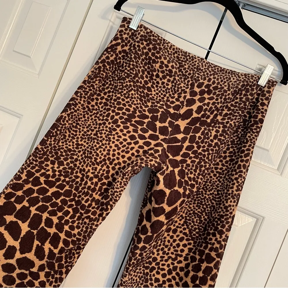 Trina Turk Giraffe Corduroy Flare Pants Sz 4 Tan Brown - Image 8