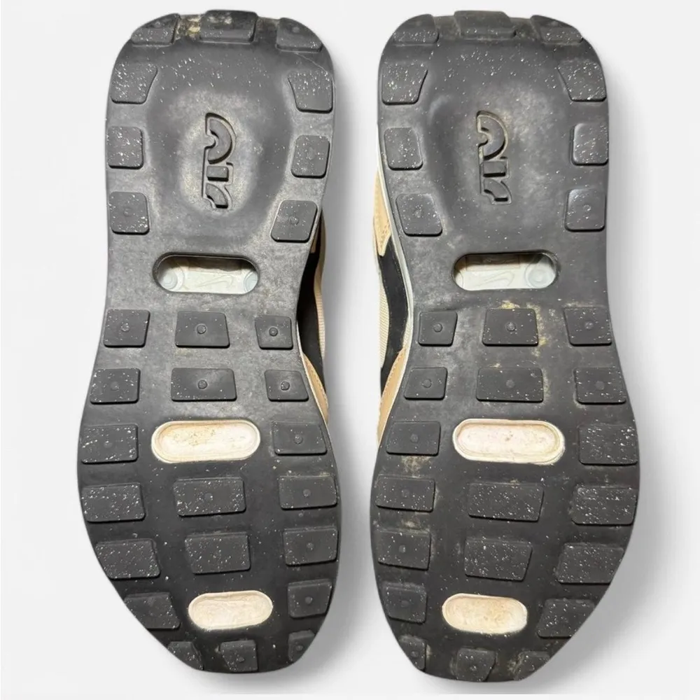 Nike  Air Max Pre-day running shoes in Bone Colorway - Image 5