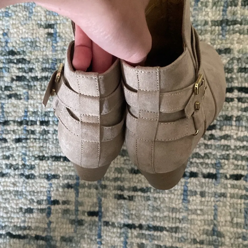 Qupid tan booties - Image 4