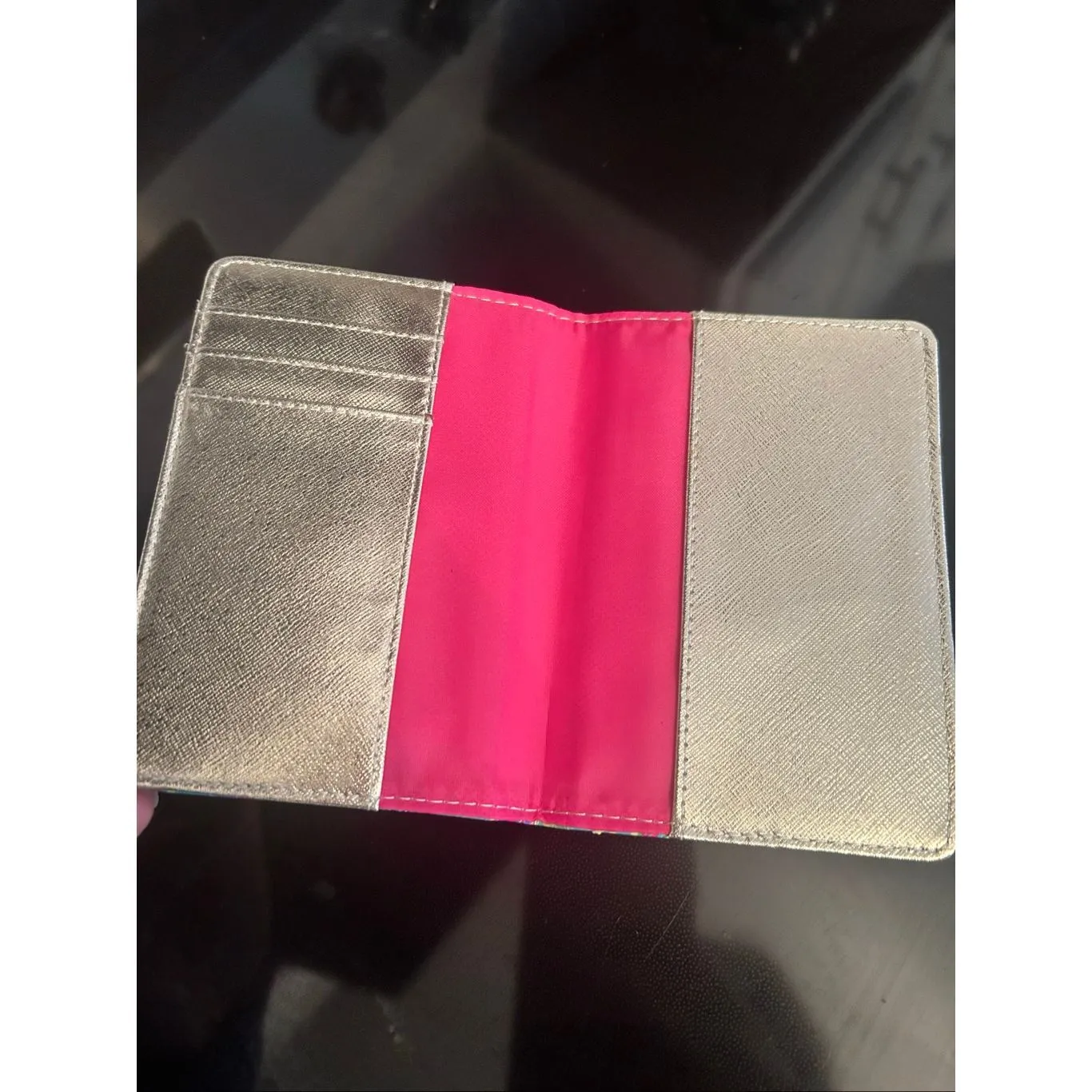 Lily Pulitzer passport and card holder - Image 2