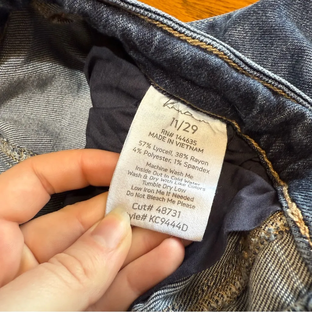KanCan Jeans Size 11/29 Minor stain - Image 3
