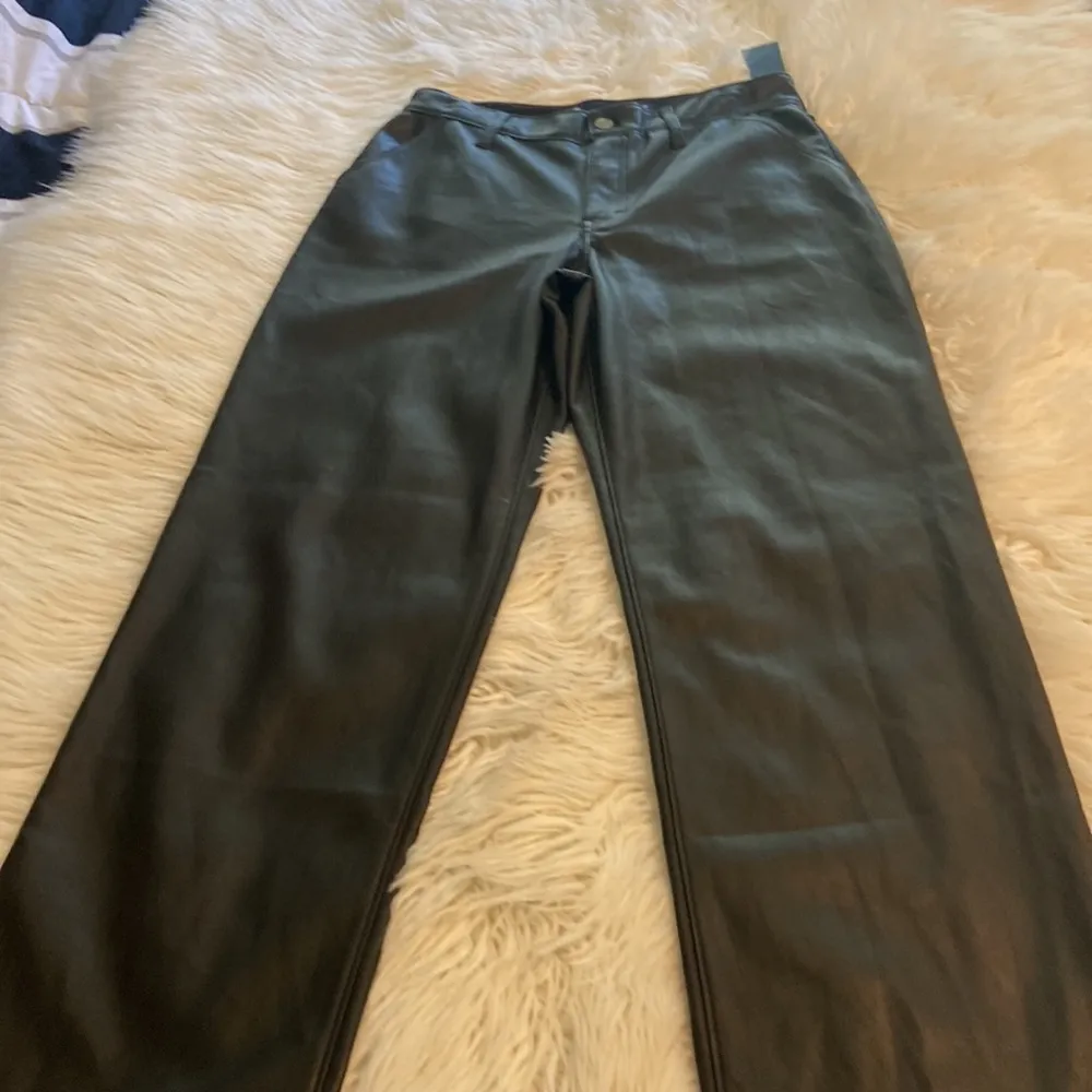 HOLLISTER HIG RISE LEATHER LOOK LIKE PANTS SIZE W29 inseam 30” two front pockets - Image 8