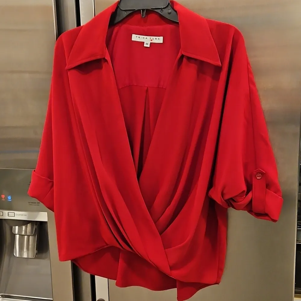 💕TRINA TURK💕 Draped High-Low Concourse Blouse ~ Reina Red Medium NWOT - Image 5