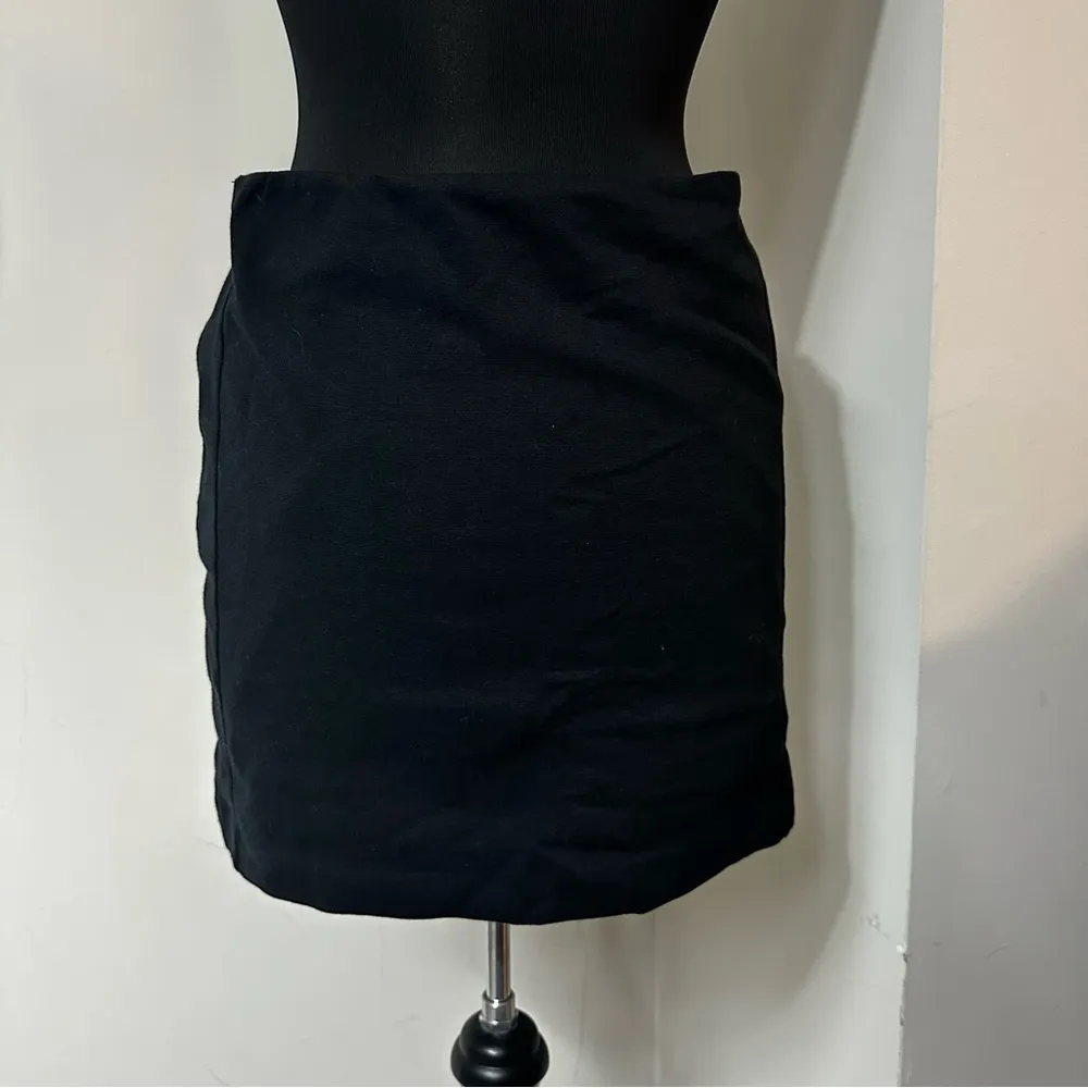 Zara W&B Collection Black & White Aztec Print Mini Skirt in Size Large - Image 5