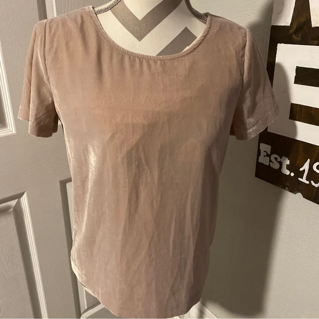 J. Crew Women's keyhole velvet smoked pink top size XS - Image 3