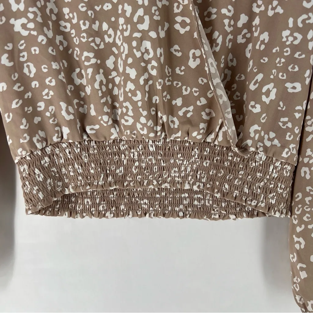 Olive And Oak Tan White Leopard Print Smocked Hem‎ Faux Wrap V-Neck Top Size S - Image 5