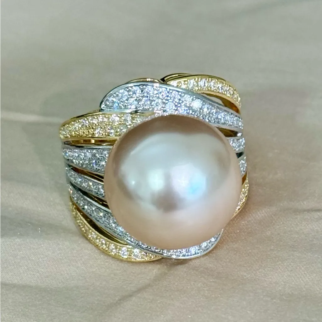 NWOT Gorgeous Champagne Color Pearl Two Tones With accents Band Ring in 6,7 Gold - Image 3