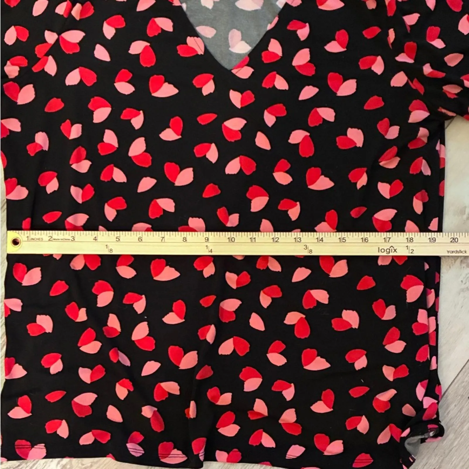 Michael Kors Women's Black and Red Heart Print Blouse XL - Image 4
