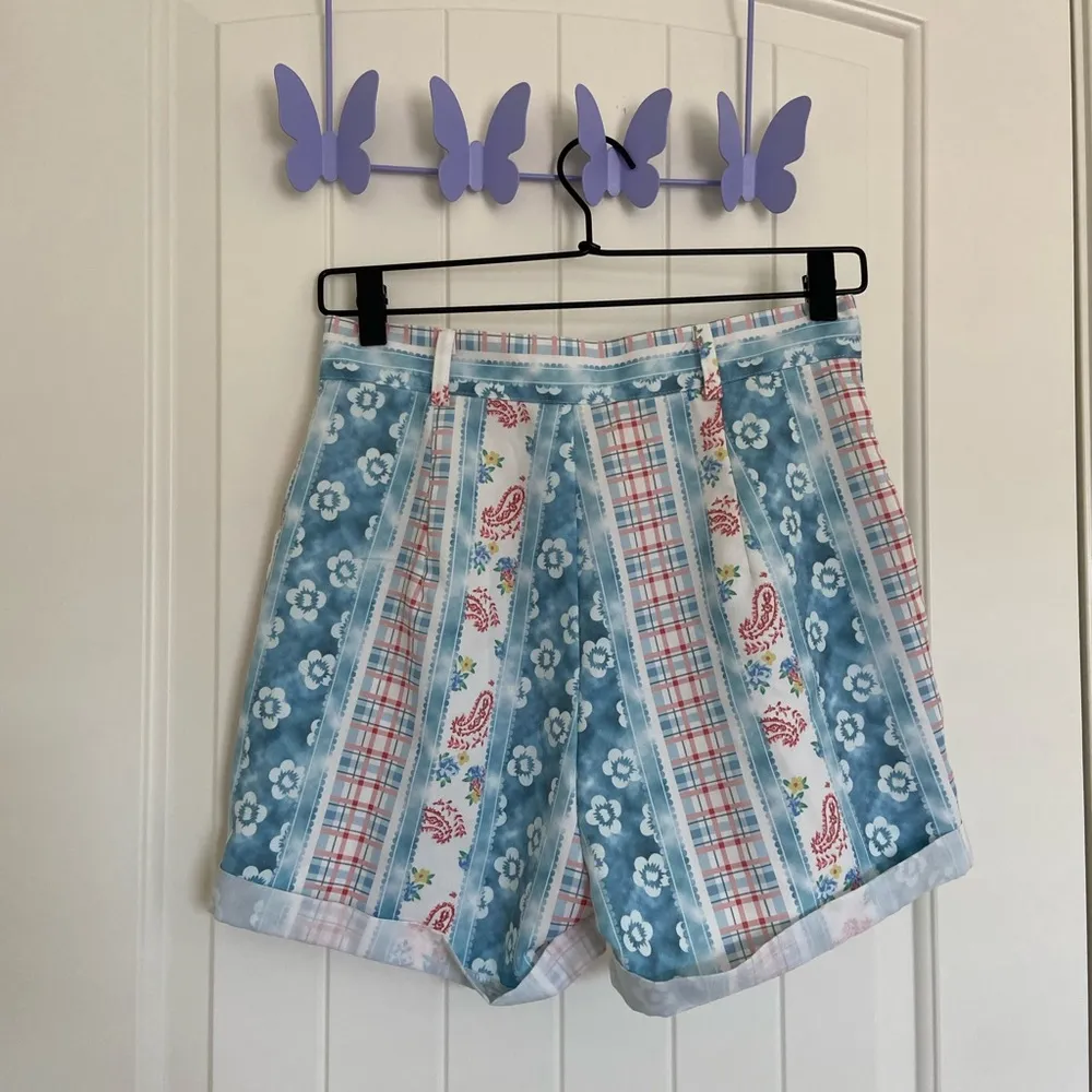 NWOT‎ | Romwe women’s patterned cuffed shorts — small (size 4) - Image 4