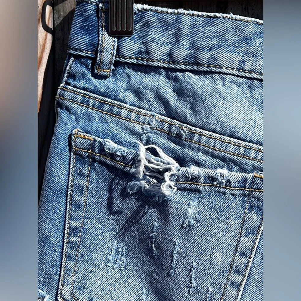 Zara TRF Butterfly 🦋 Embroidered Distressed MOM FIT DENIM Shorts - Image 9