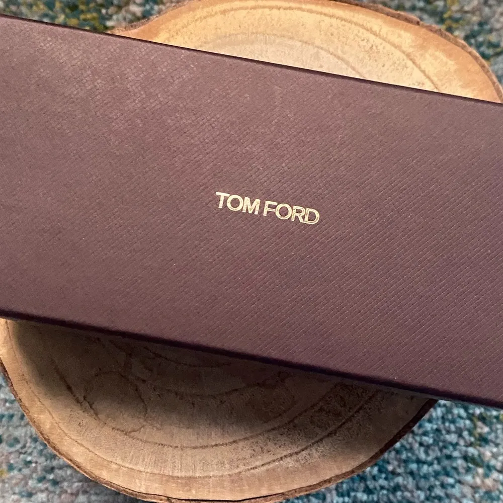 small logo storage box with authenticity card - Image 2