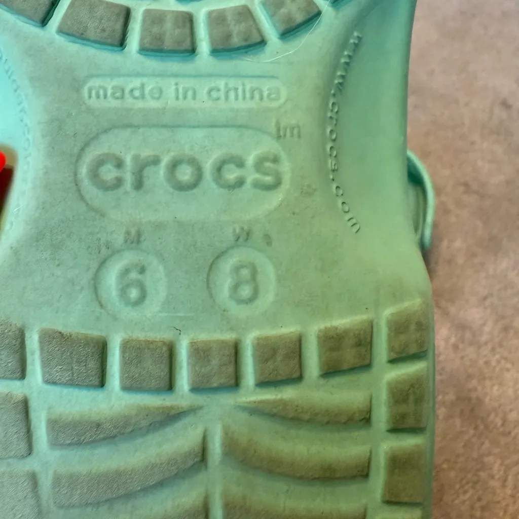 Crocs Aqua Classic Clogs With Random Jibbitz Size 8 - Image 5