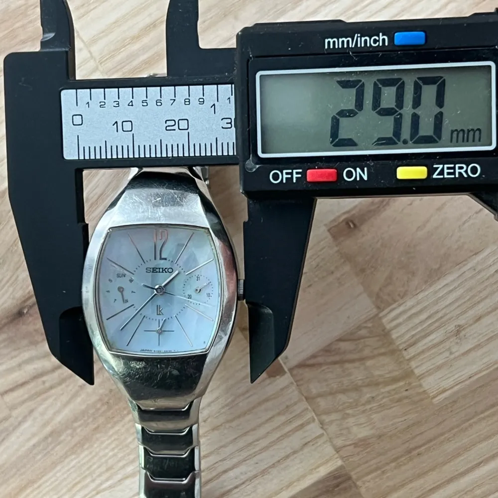 Seiko Lukia Super Rare Vintage Ladies Watch Blue Chronograph Style Dial Day/Date - Image 14