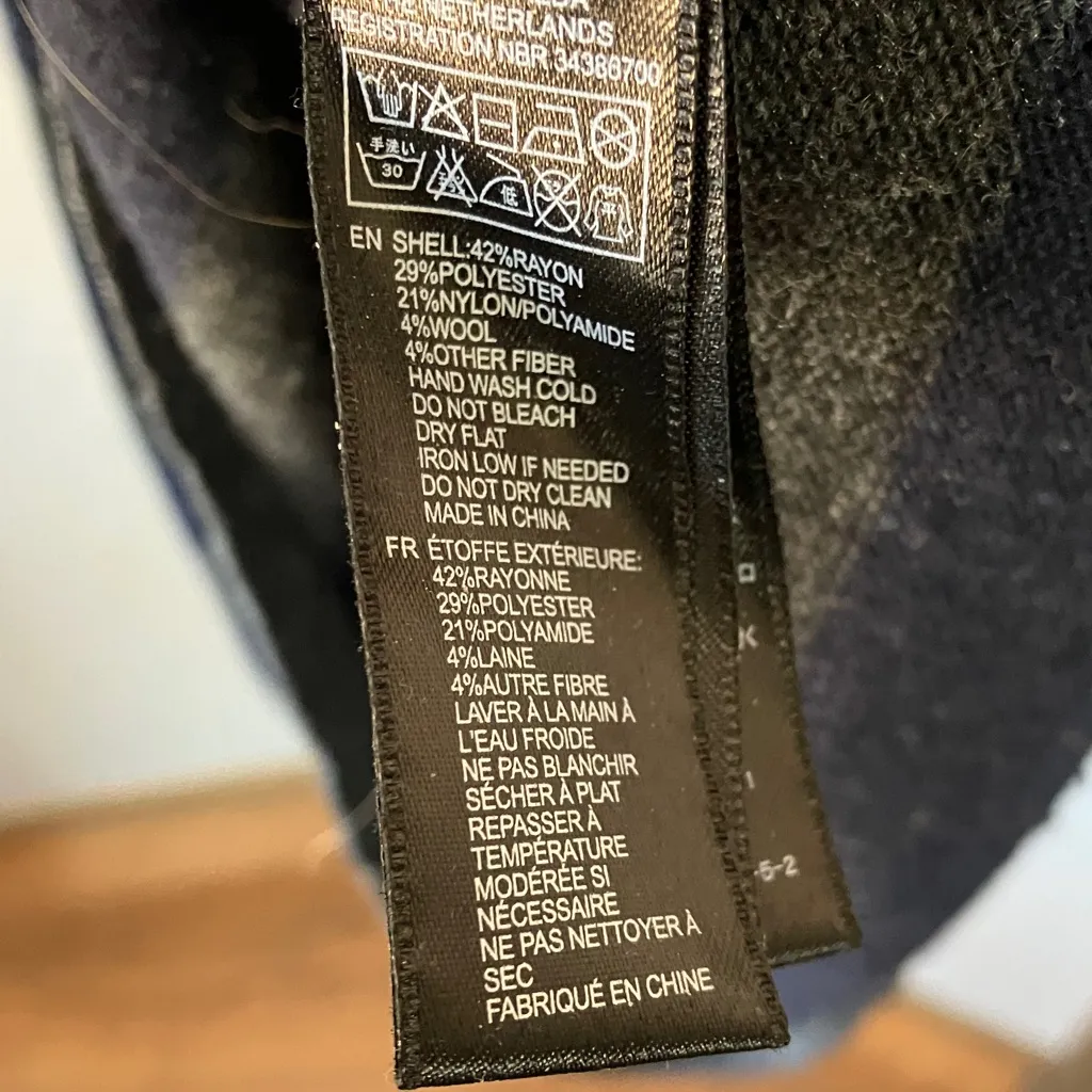 Forever 21  Charcoal Knit Top junior large - Image 3