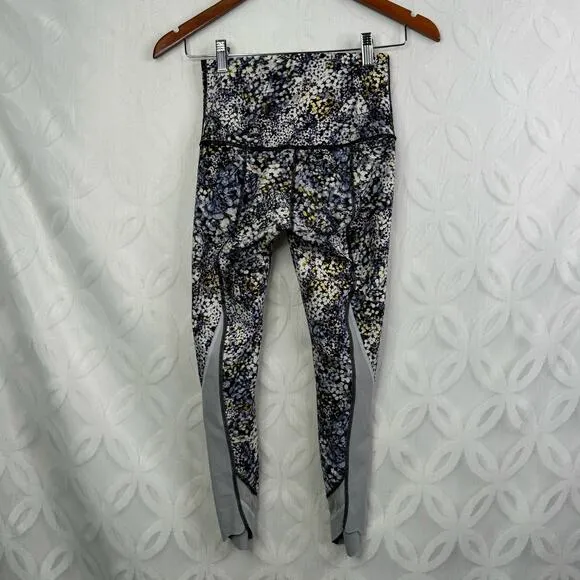 Lululemon‎ Wunder Under Crop  Scallop Full-On Luxtreme 23"
Floral Size 6 - Image 10