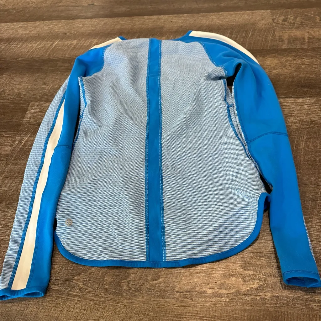 Lululemon Reversible Blue Striped Runder Under Long Sleeve - Image 15