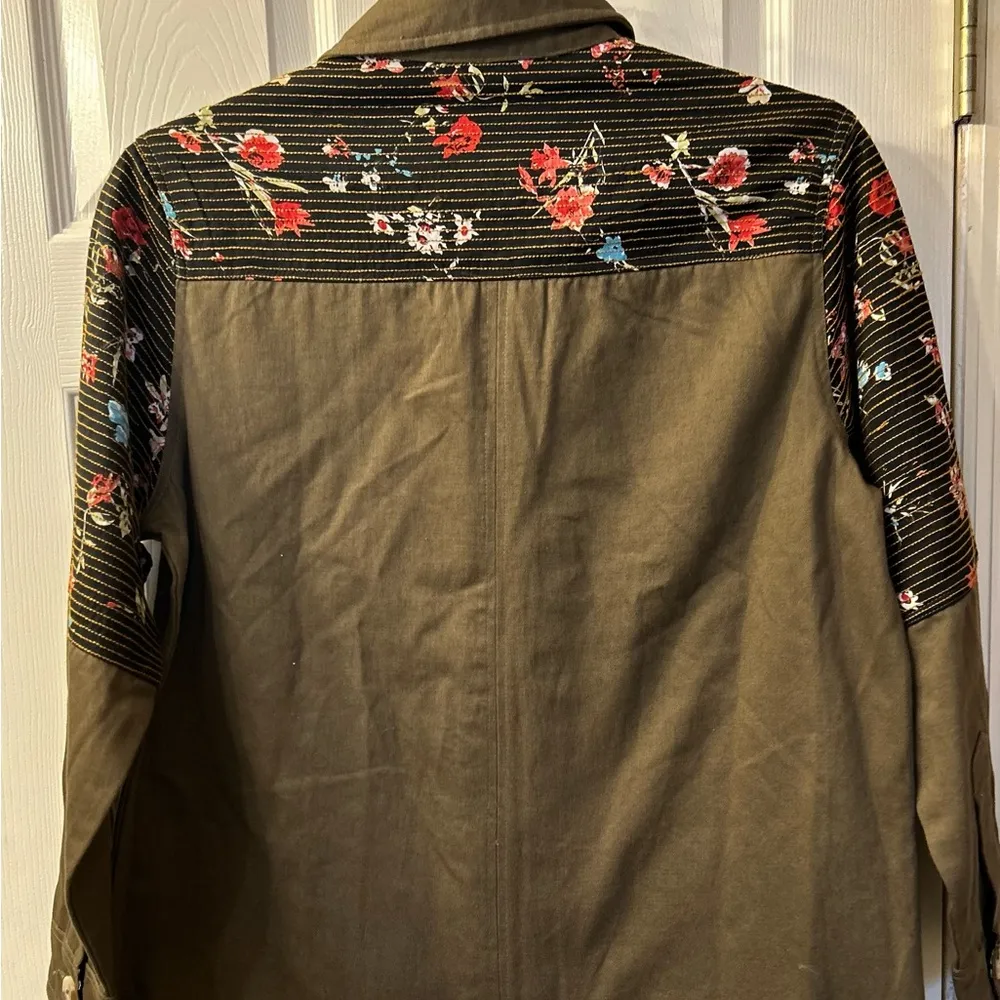 Go fish women’s clothing and jewelry co. khaki green jacket size large - Image 3