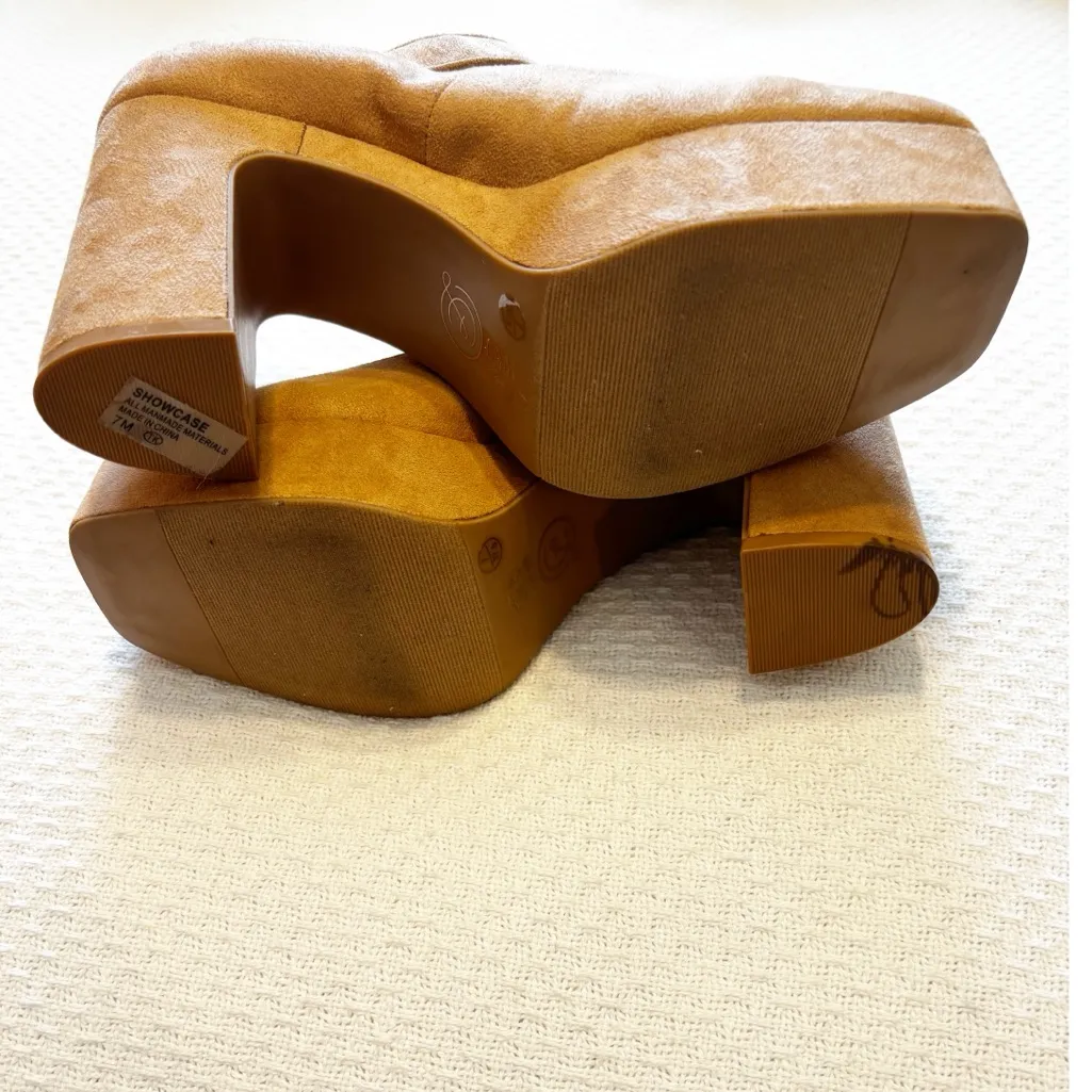 Chinese Laundry Pollyanne Light Nude Faux‎ Suede Platform Mary Jane Pumps - Image 7