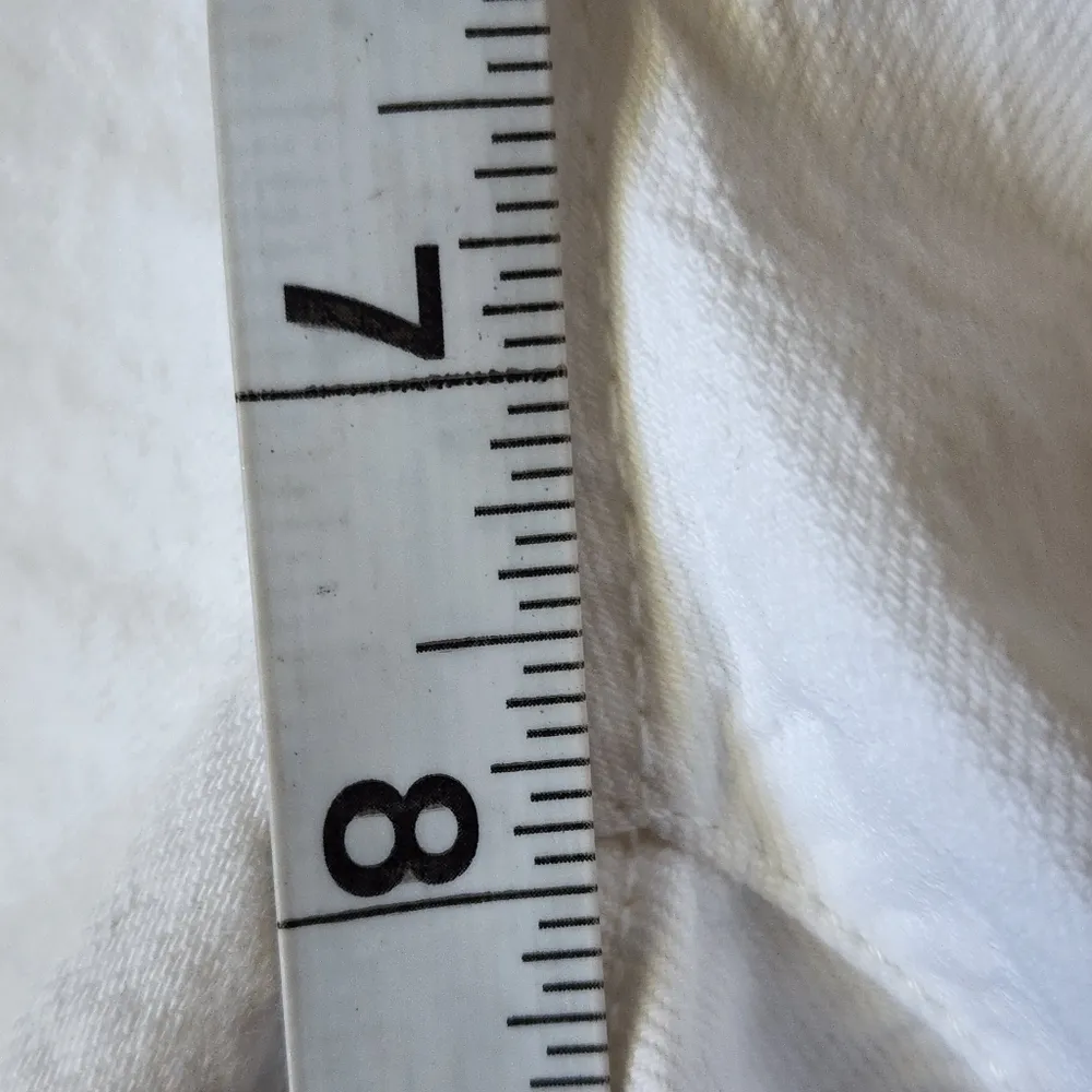 Levis chalk white mid length denim shorts size 27 - Image 8