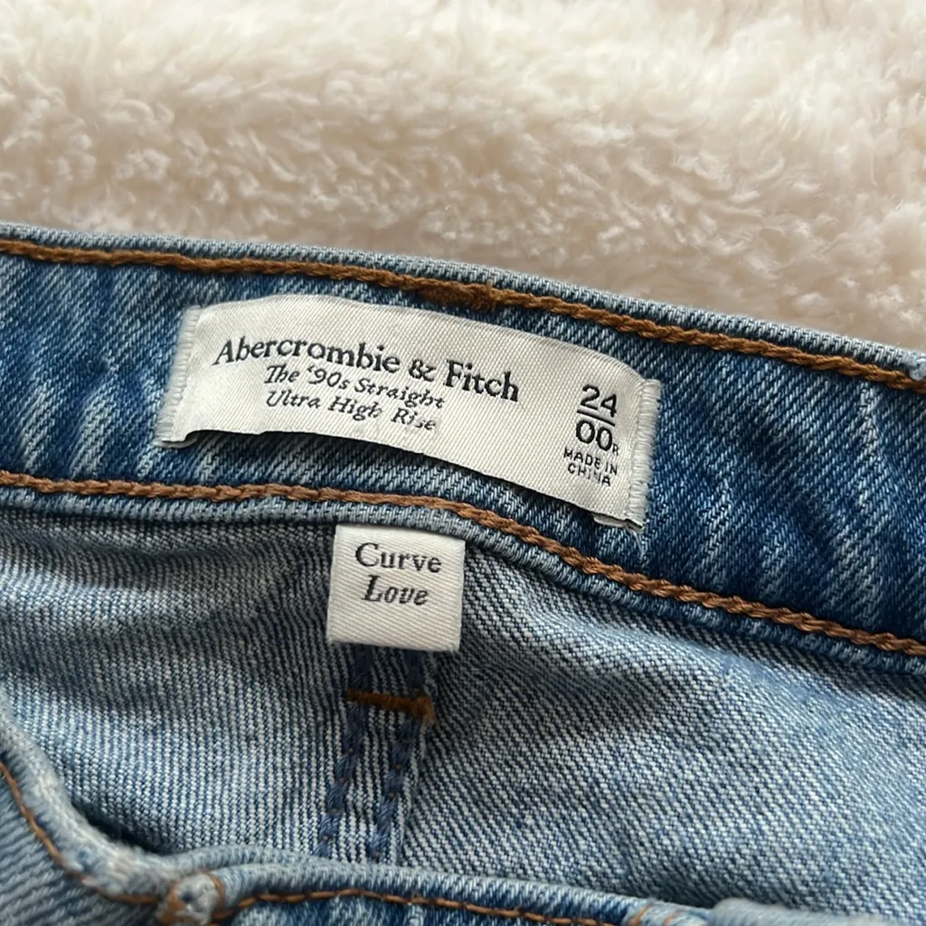 Abercrombie & Fitch Curve Love The 90s Straight Ultra High Rise Jeans Sizs 24/00 - Image 3