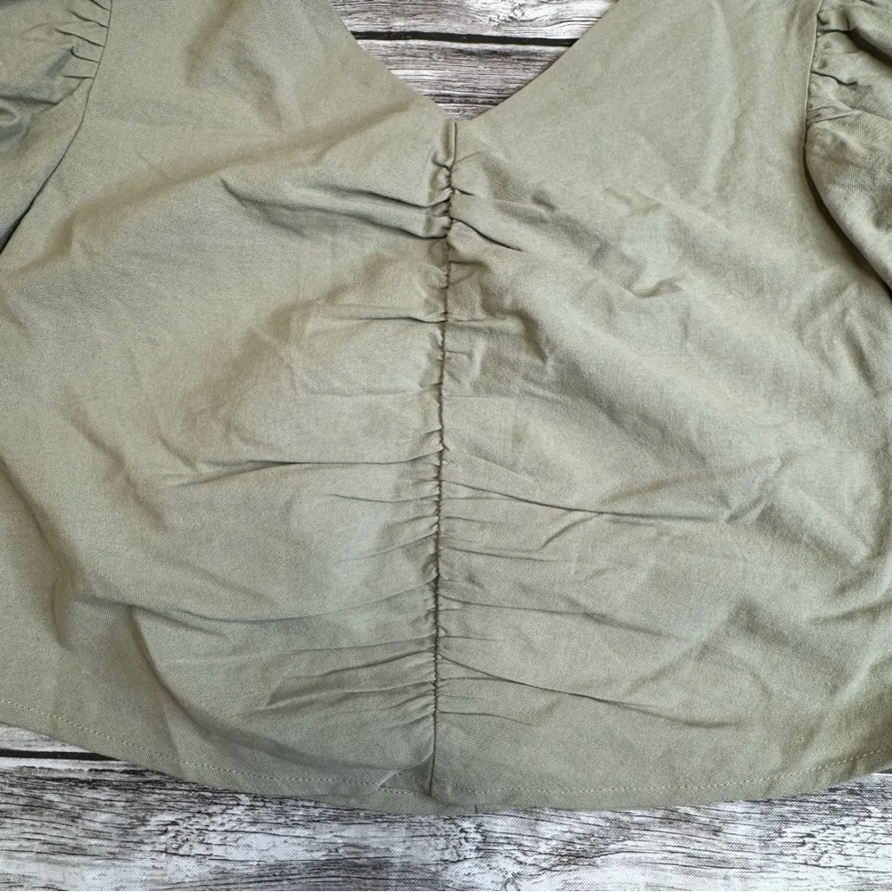 V ery j Women's Bubble Sleeve Crop V Neck Canvas Blouse Olive Green M Med Medium - Image 7