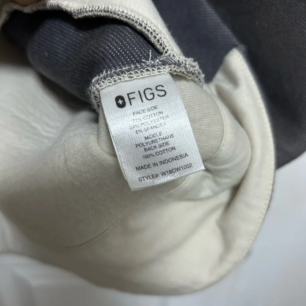 FIGS límited Edition Neoprene Pullover in Gray and White - Image 5