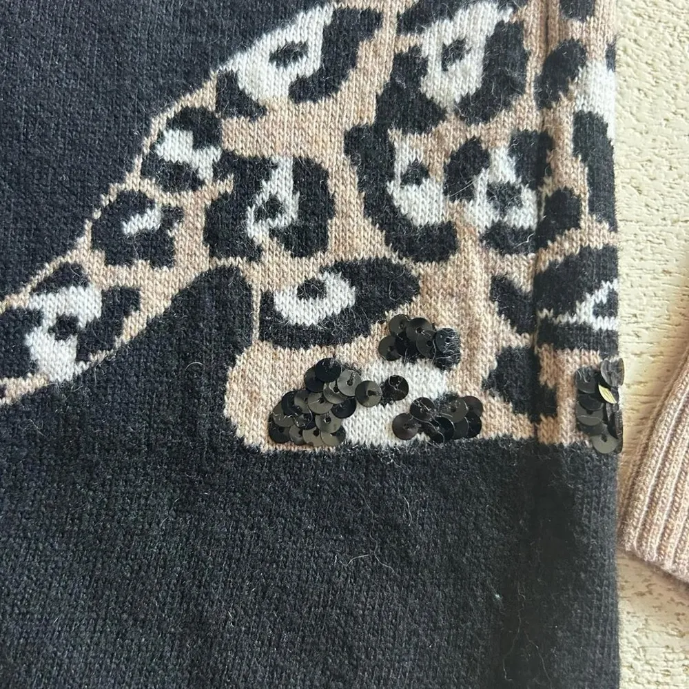 Leopard Lightweight Sweater – Size Small
Stylish & Unique | Subtle Sparkle | Black - Image 5