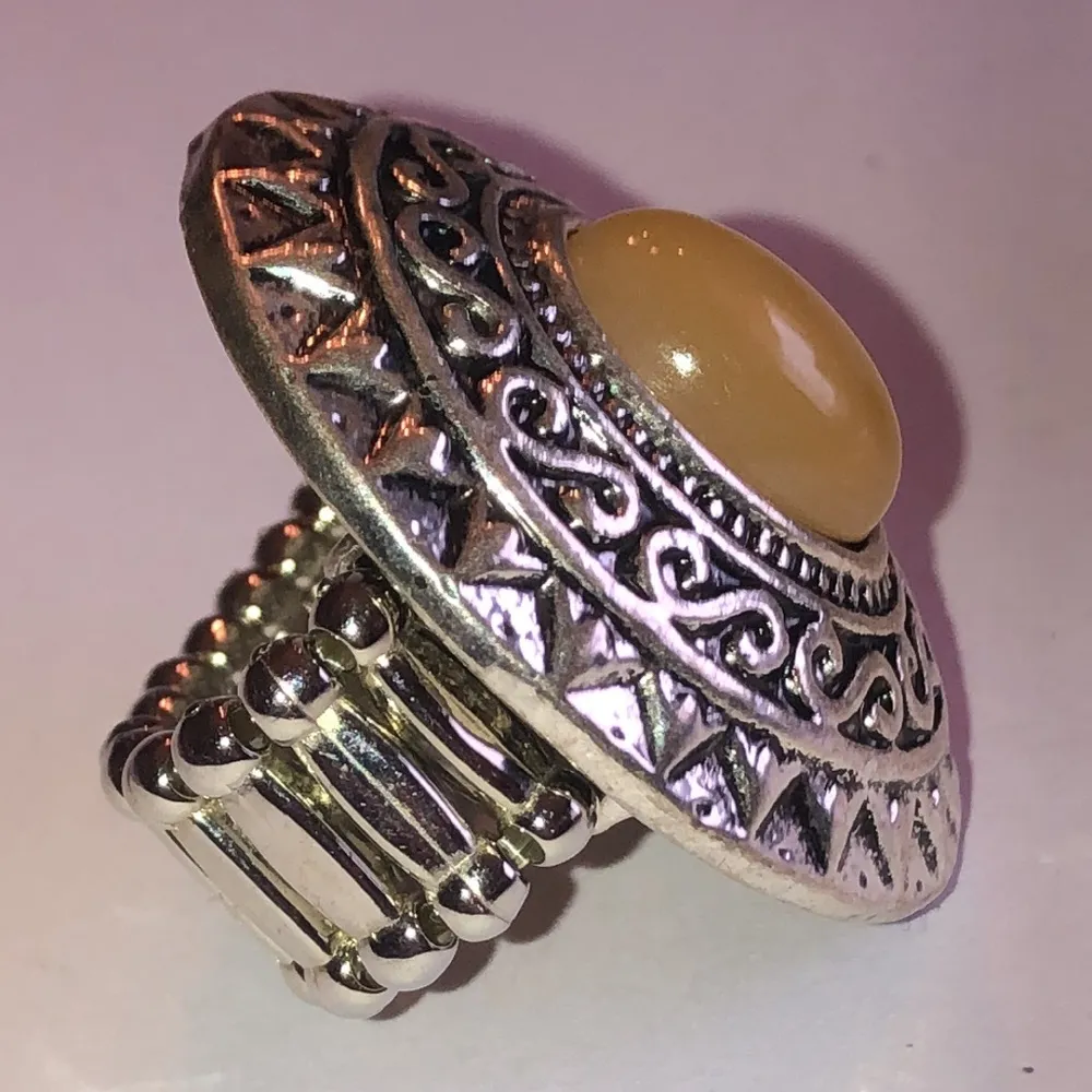 Huge Silver Tone Yellow Rhinestone Stretchy Retro Oval Boho Ring - Image 2