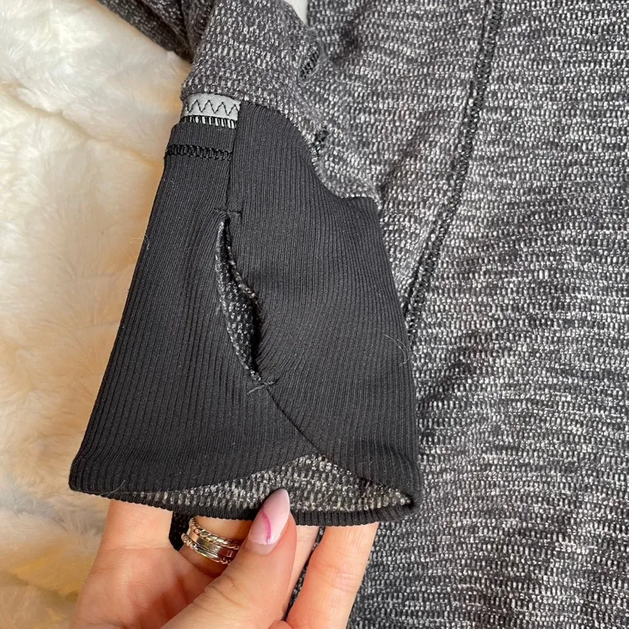 LULULEMON Runderful 1/2 Zip Grey Black 4 Small Running‎ Jacket - Image 2