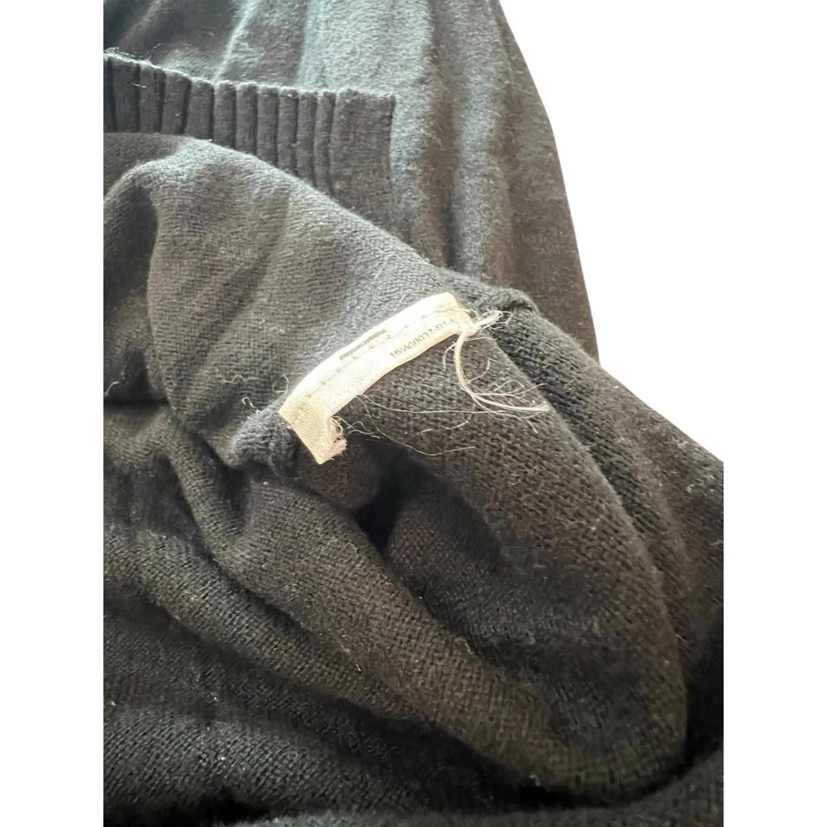 Women's Black gap long sleeve Turtle Neck Sweater Size M - Image 5