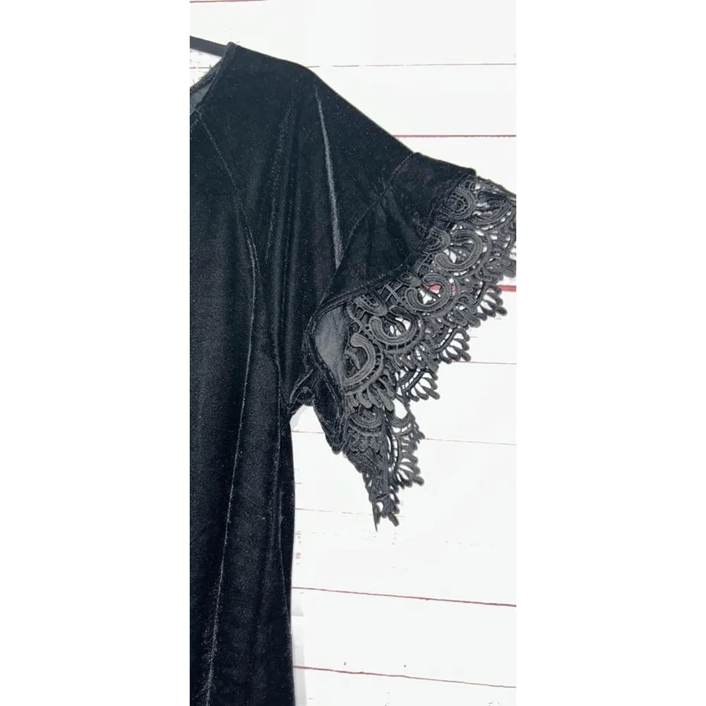 New Women’s Umgee Boutique Velvet Dress - Image 2