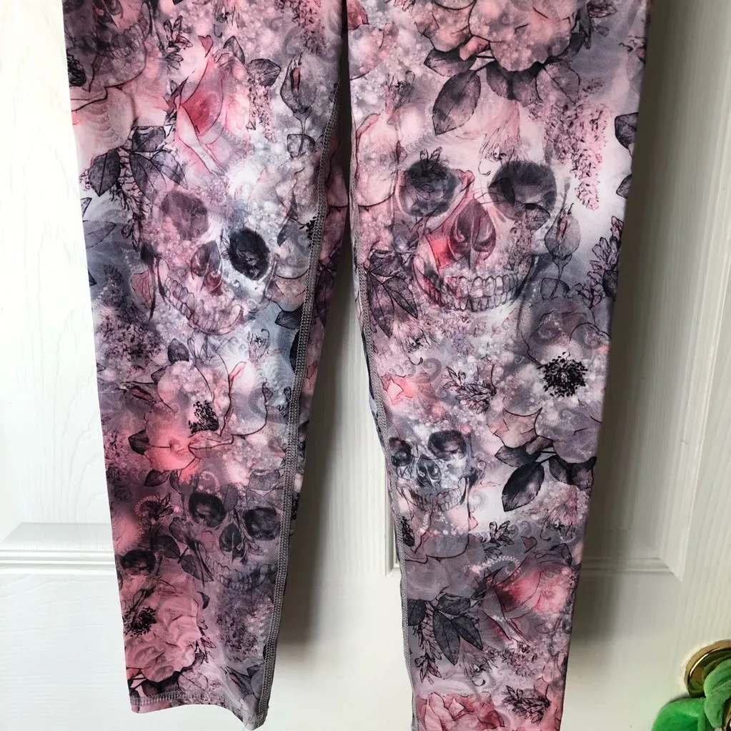 Evolution and Creation Pink Skull leggings - Image 3