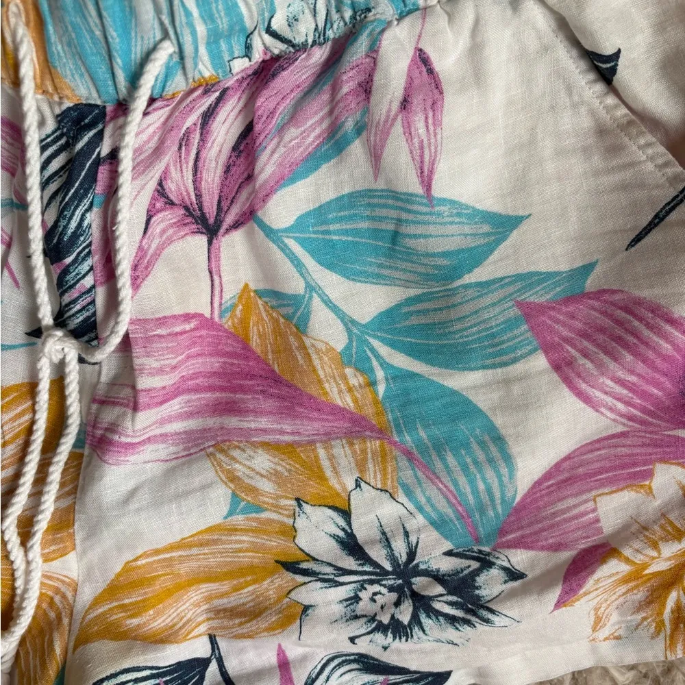 C&C California Tropical Floral White Pink Blue Linen Shorts Women’s Large - Image 2