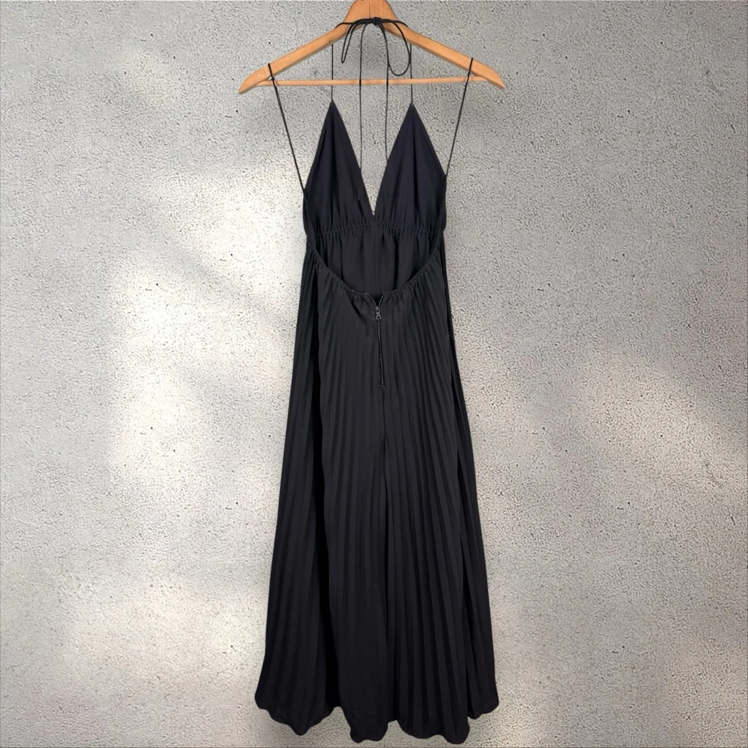 ALICE + OLIVIA Adalyn Pleated Plisse Halter‎ One Piece Jumpsuit Black Sz 4 - Image 5