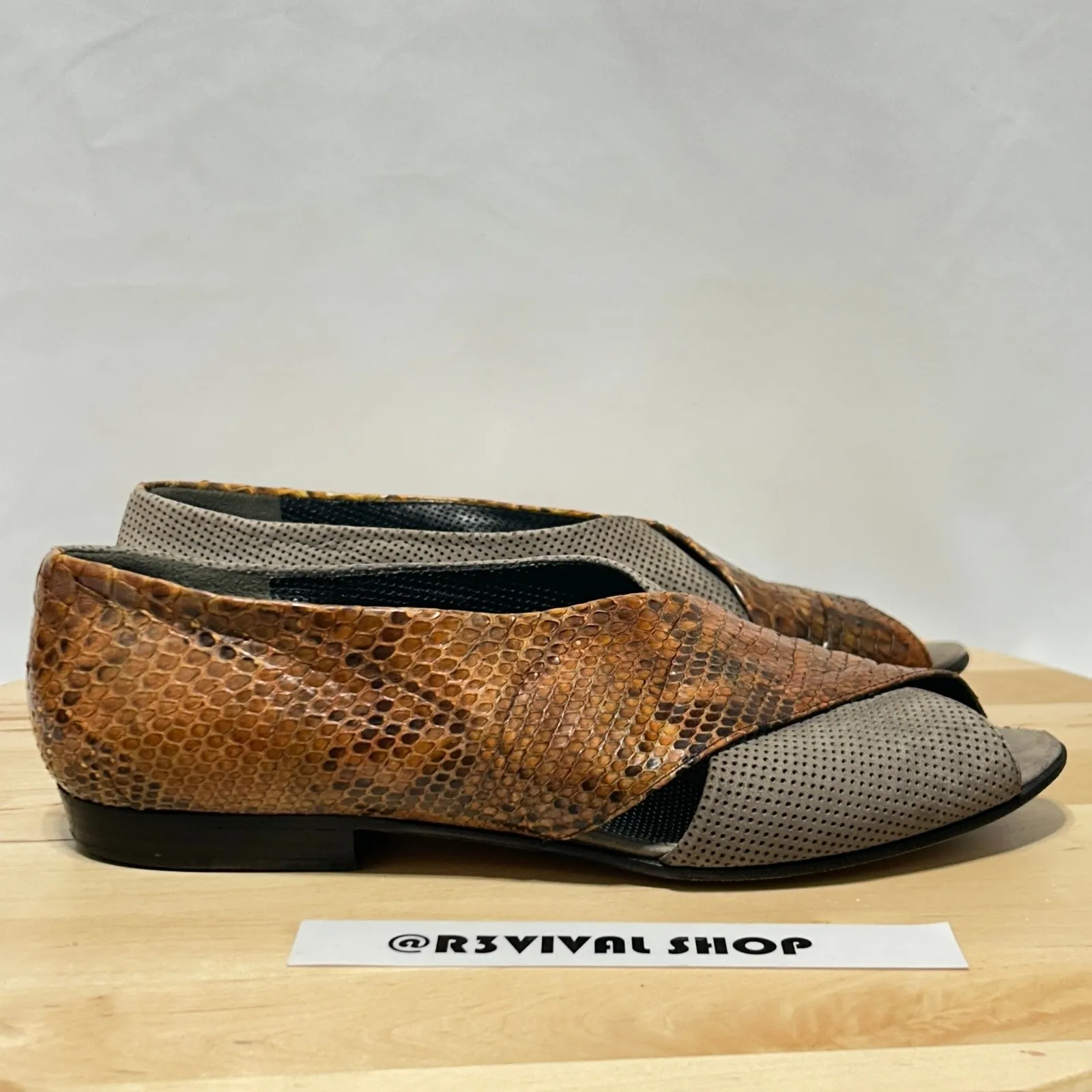 Lorenzo Banfi Open Toe‎ Snake Print Slip On Italian Flats - Image 2