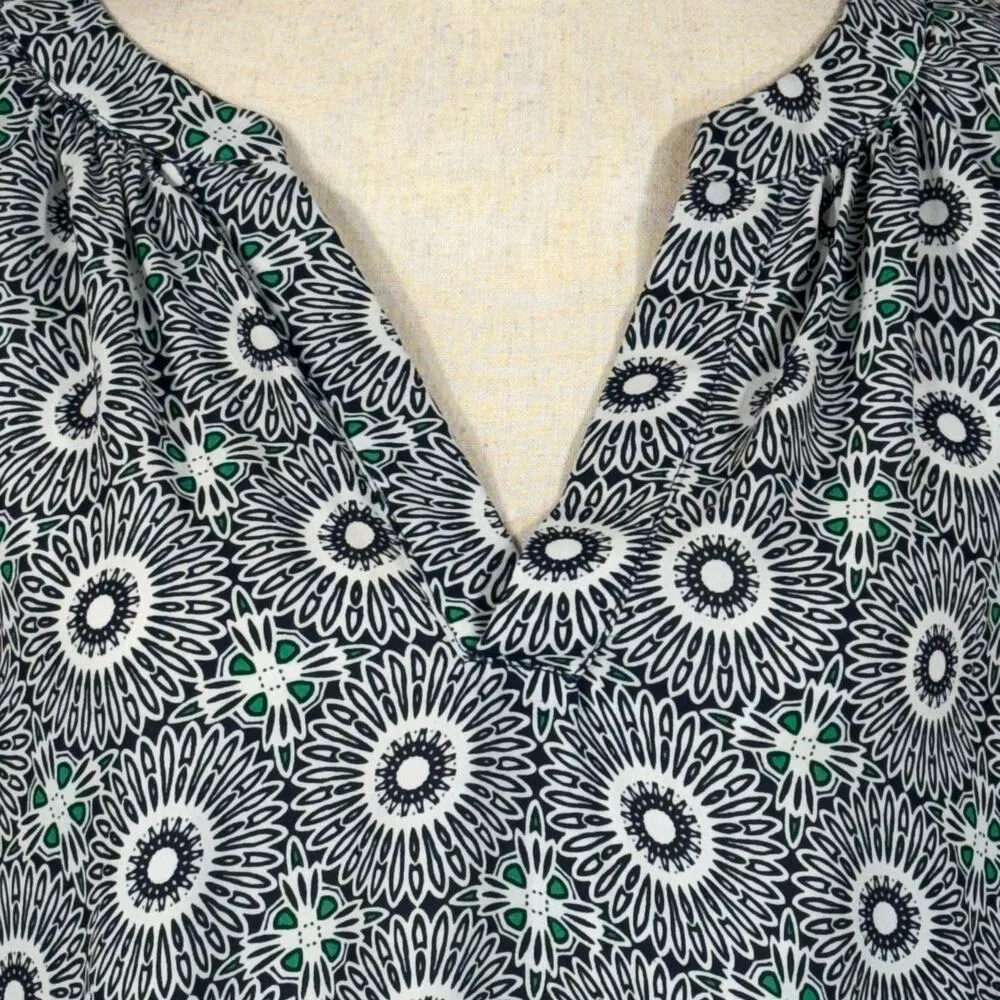 Roz & Ali 2X-Large Top Geometric V-Neck Dolman Sleeves Lightweight Rear Pleats - Image 2