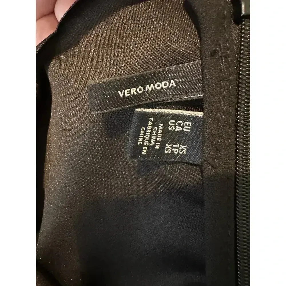 Size XS VERO MODA‎ Olivia Scallop Neck Romper - Image 4