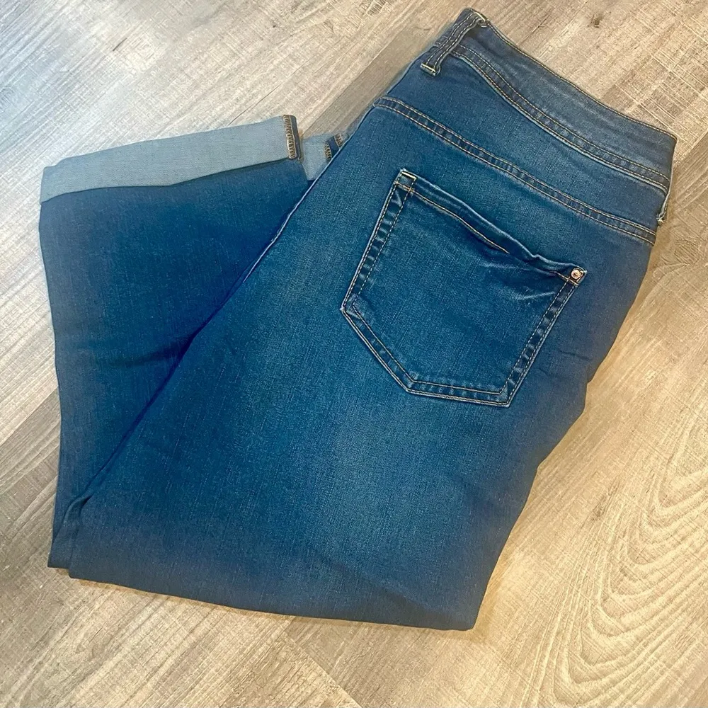 Faded Glory Capris Size 12 - Image 3