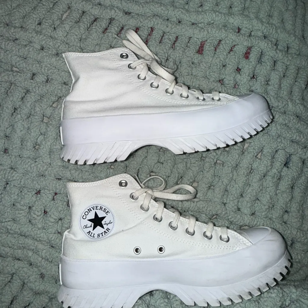 White chunky converse Size 9.5 - Image 5