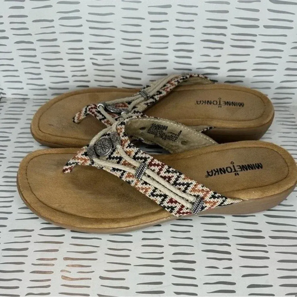 Minnetonka Women's‎ Silverthorne 360 Sandal size 8 - Image 2