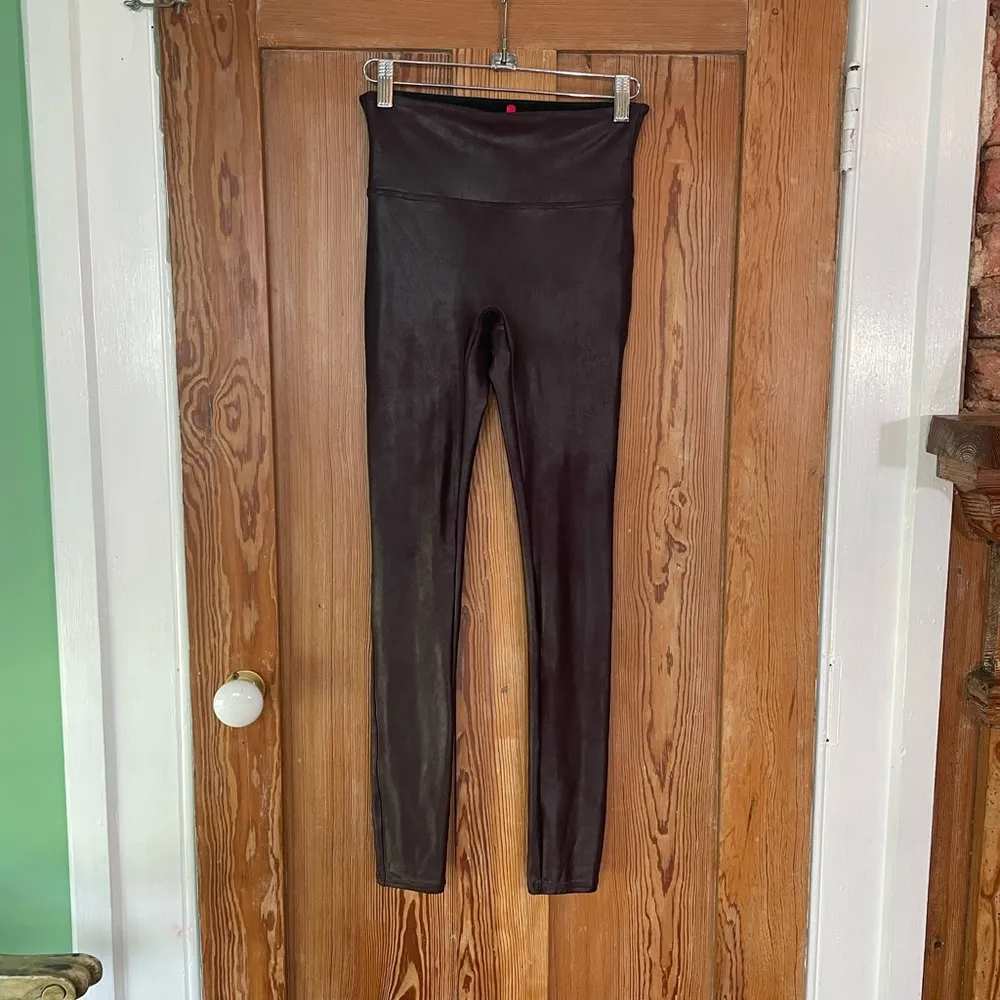 Spanx Faux Leather Sculpting Shaping Smoothing Leggings Wine Burgundy - Sz S - Image 4