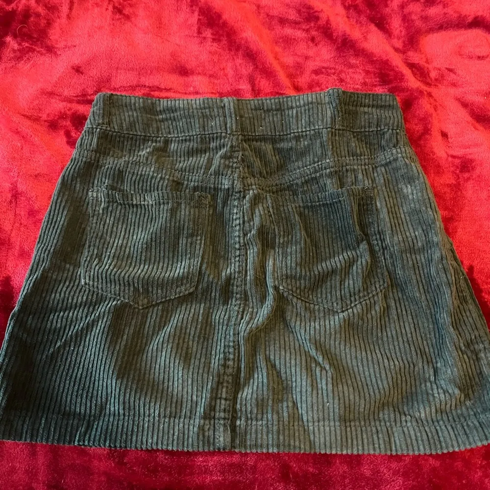 Green mini skirt - Image 3