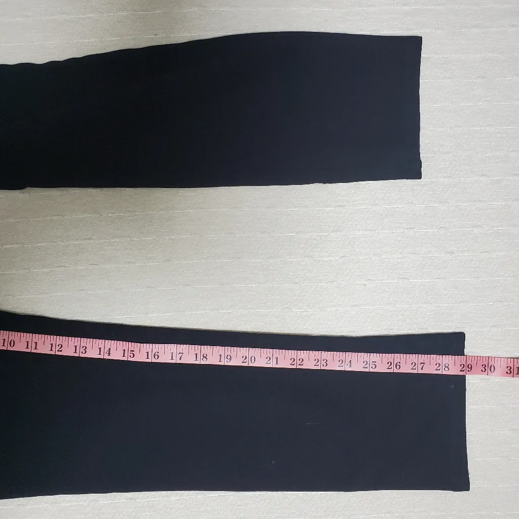 Signature‎ Slimming by Christopher & Banks Women's Black Tapered Pants. Size: 4 - Image 6