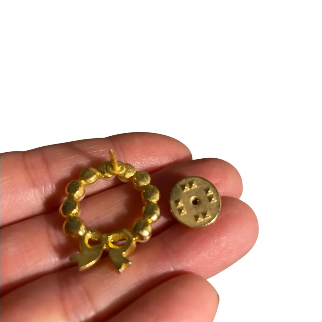 Vintage Holiday Gold Toned Faux Pearl Bow Wreath Brooch Lapel Hat Tie Tack Pin - Image 6