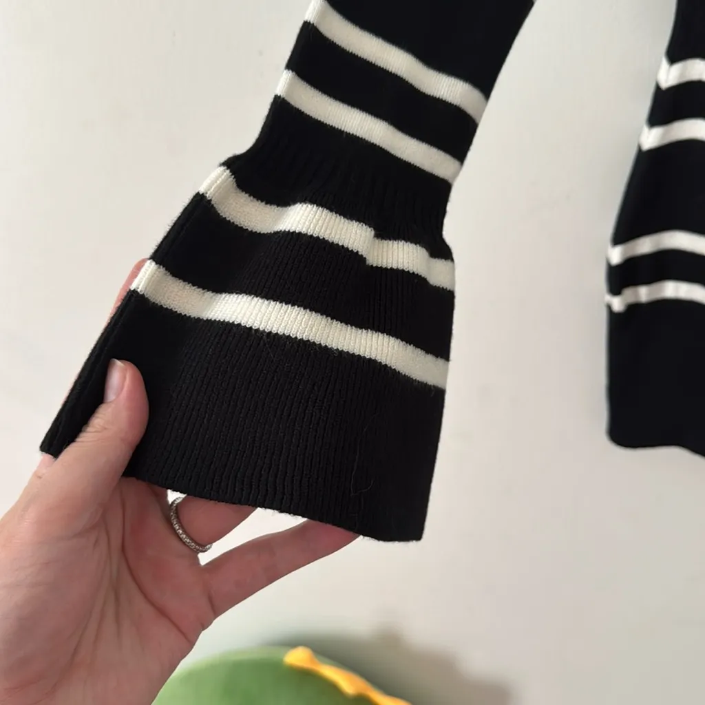 Alison‎ Andrew’s Women’s Bell Cuff Marilyn Off The Shoulder Long Sleeve Sweater - Image 3