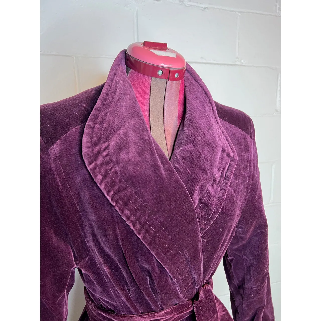 Velvet coat robe open front sash belt maroon wine 1970s Red - Image 3
