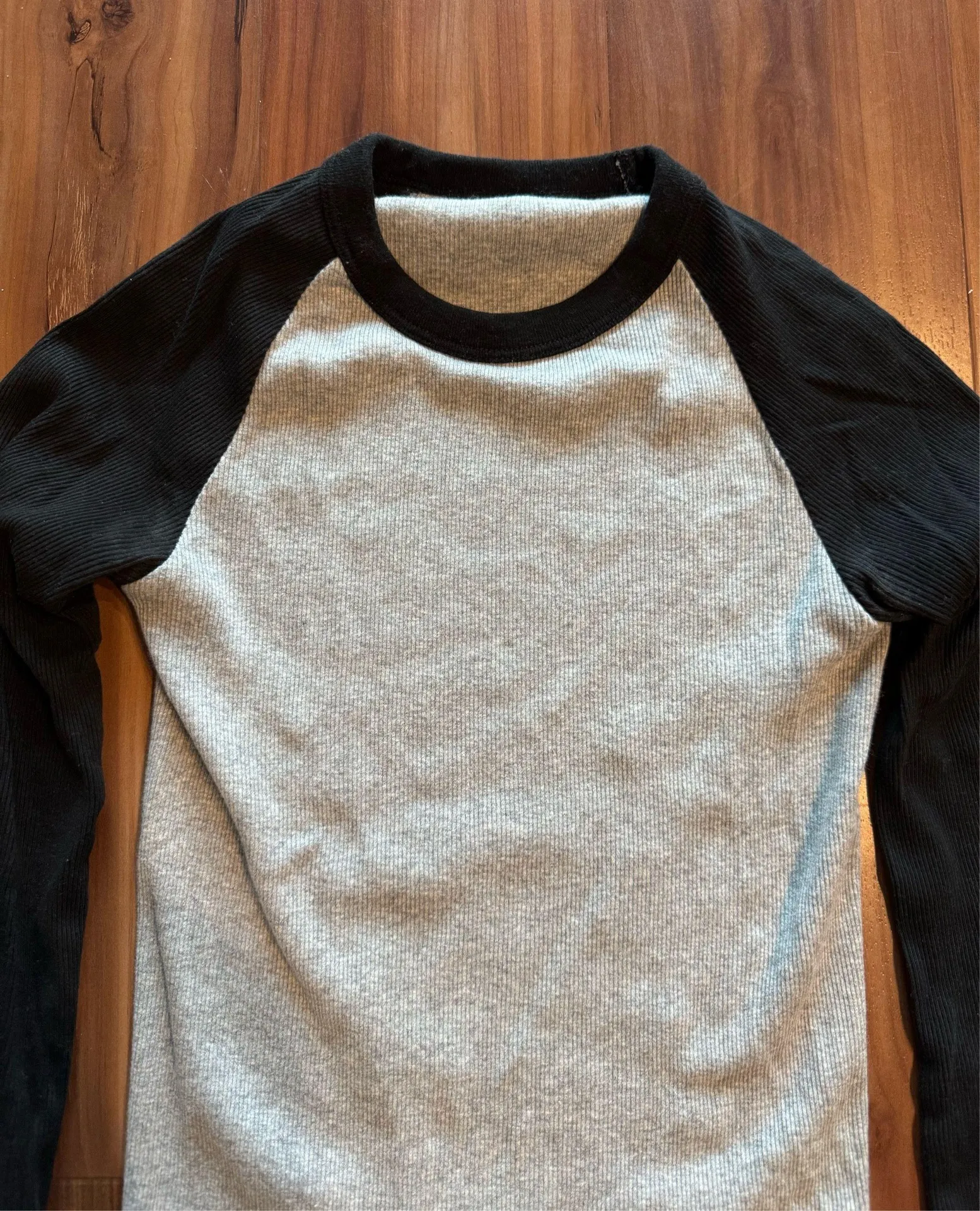 Brandy Melville Long Sleeve Top - Image 3
