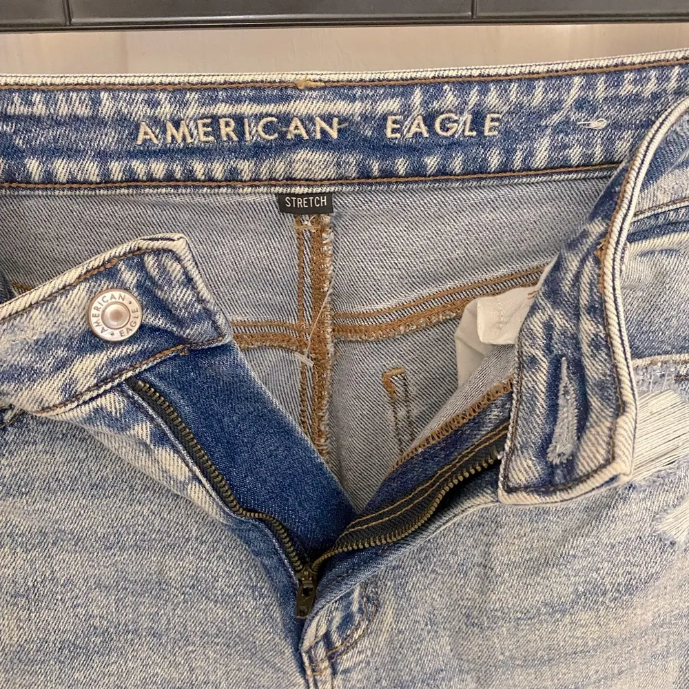 American Eagle Distressed Acid Wash Mom Jeans on 4 LONG - Image 5