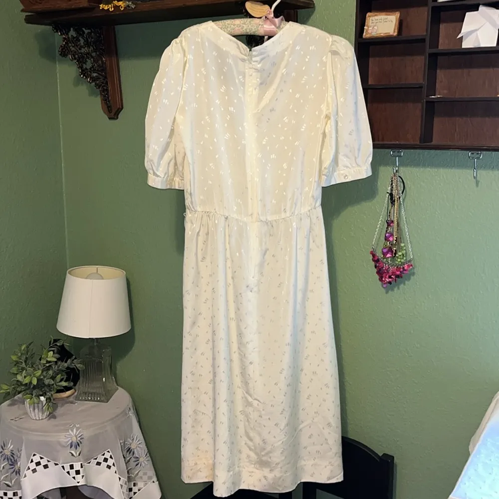 Vintage Modest Dress Tanner Cream • 50s • 1950s shirt dress vintage wedding Size 8 - Image 8