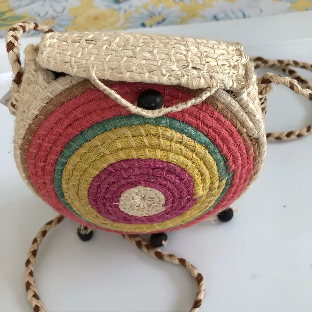 Hand Made a green Hands Bolivia Woven 5” Round Crossbody Purse - Image 4